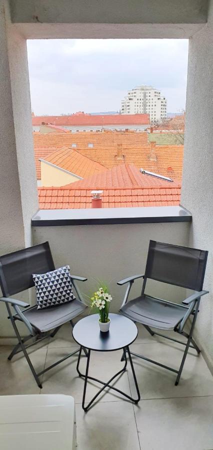 Charlotte Piata Unirii - Free Private Parking 2Bedrooms Apartment Oradea Exterior photo