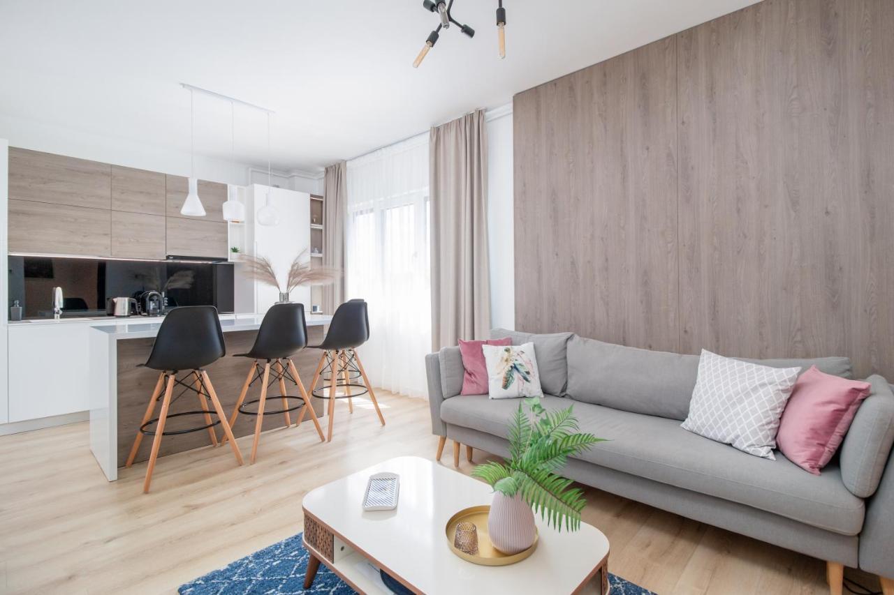 Charlotte Piata Unirii - Free Private Parking 2Bedrooms Apartment Oradea Exterior photo